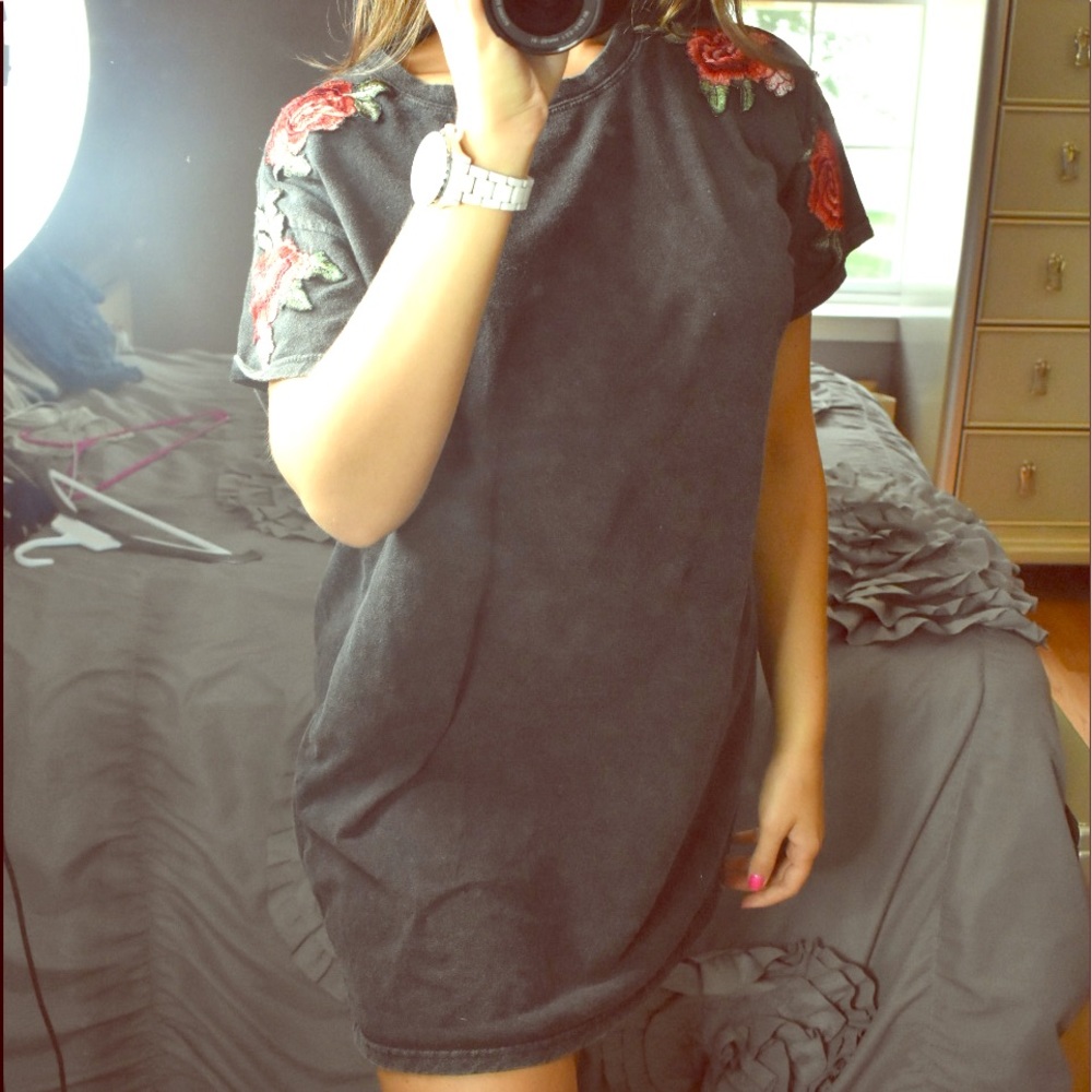 Distressed grey dress with embroidered flowers